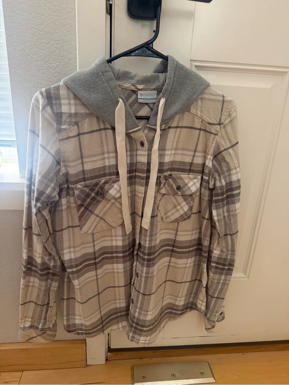 Columbia Women’s Medium Beige & Gray Plaid Hooded Flannel Jacket